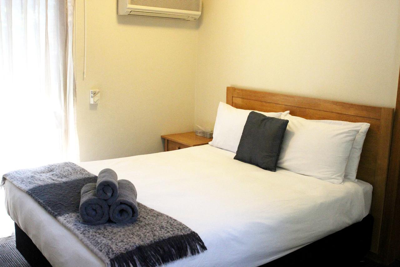 Henry'S Quirindi Hotel Exterior photo